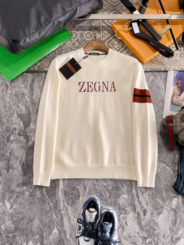 杰尼亚圆领毛衣，采用羊毛混纺纱线，保暖性佳，蓬松柔软，加倍呵护肌肤，给你轻如无物的穿着感体验。高品质天然纤维，保障高品质生活。整件采用净色单面工艺，合体留有松量