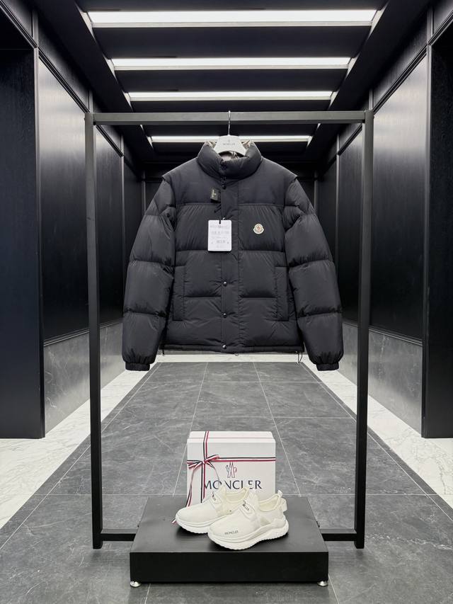 特级羽绒Moncler Verone 多变造型 男士双面短款羽绒夹克外套.一件衣服四种穿搭.可双面外套 可双面马甲. 特级原克重版本.95鹅颈绒填充.原版三色6