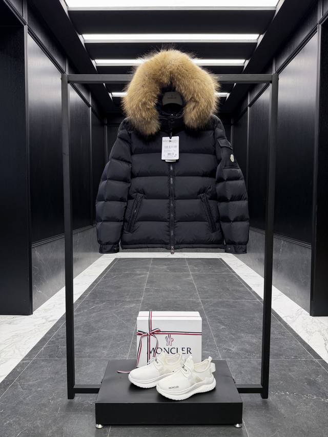 羽绒上新Moncler Mayaf 2025全新特级修正 短款羽绒服夹克外套.连帽可脱卸.毛领可脱卸.基于全新尼龙Maya加了一条可脱卸毛领. Mayaf男士连