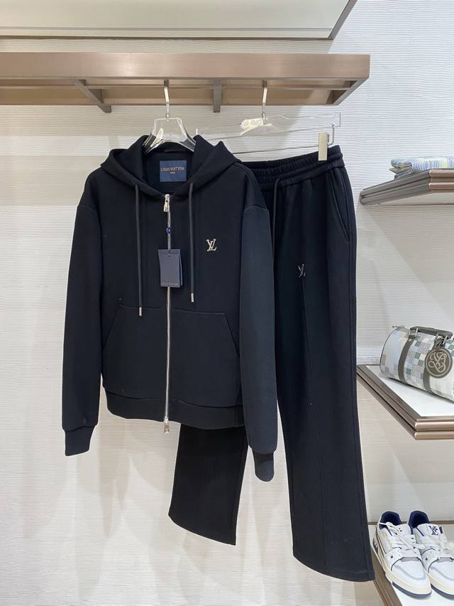 Lv 一套发售 独家首发高端原单品质老钱风穿搭 重磅羊毛羊绒套装！飞行夹克拉链翻领羊绒外套搭配 直筒裤品质控必入！定制羊绒很高级的色调。100%进口羊绒重磅12