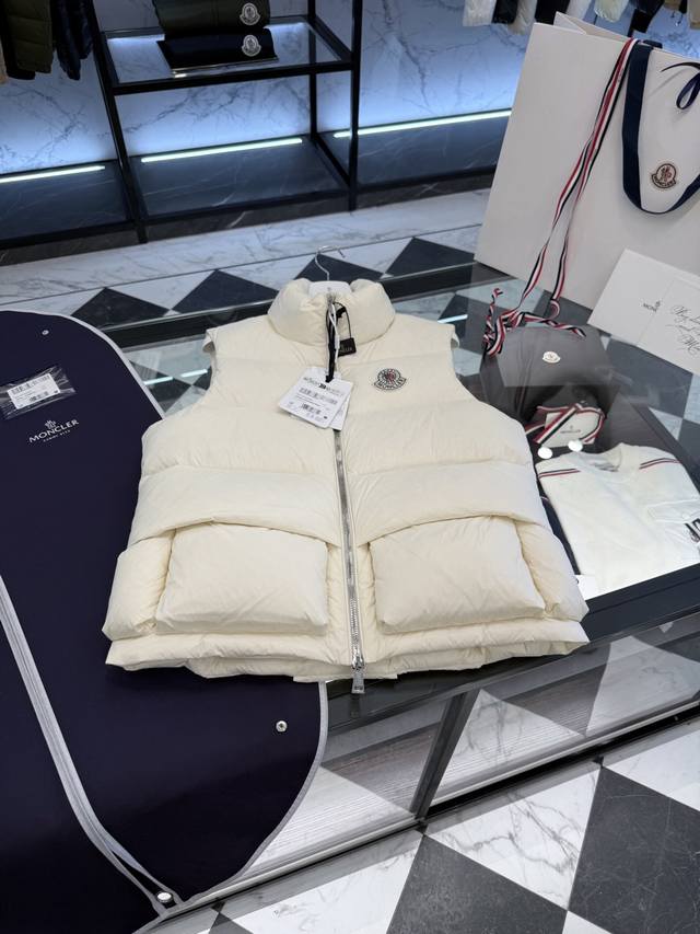 Moncler X Christopher Raxxy 明星同款男女款 3D绗缝拉链羽绒马甲.更多细节实拍.
