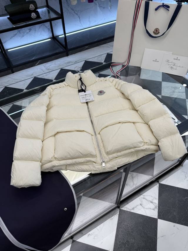 Moncler X Christopher Raxxy 明星同款男女款 3D绗缝拉链羽绒外套.更多细节实拍.特级出品,条码款号齐全,对应官网一致,吊牌内置Nfc