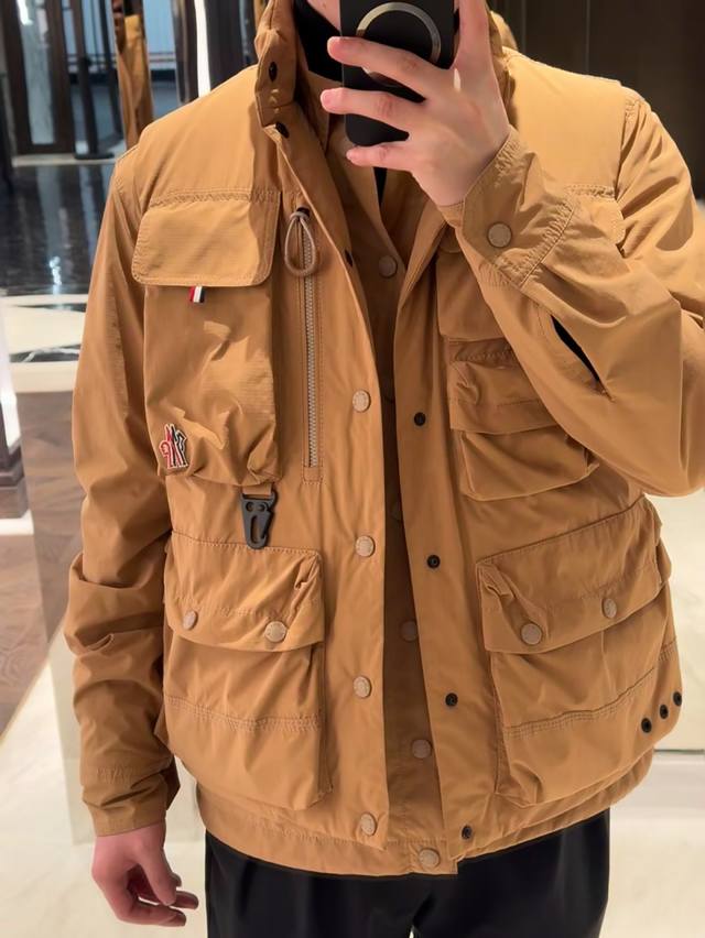 上身效果｜Moncler Grenoble Tongass高端黑标系列羽绒马甲.爆款必入.三色推送.情侣款.