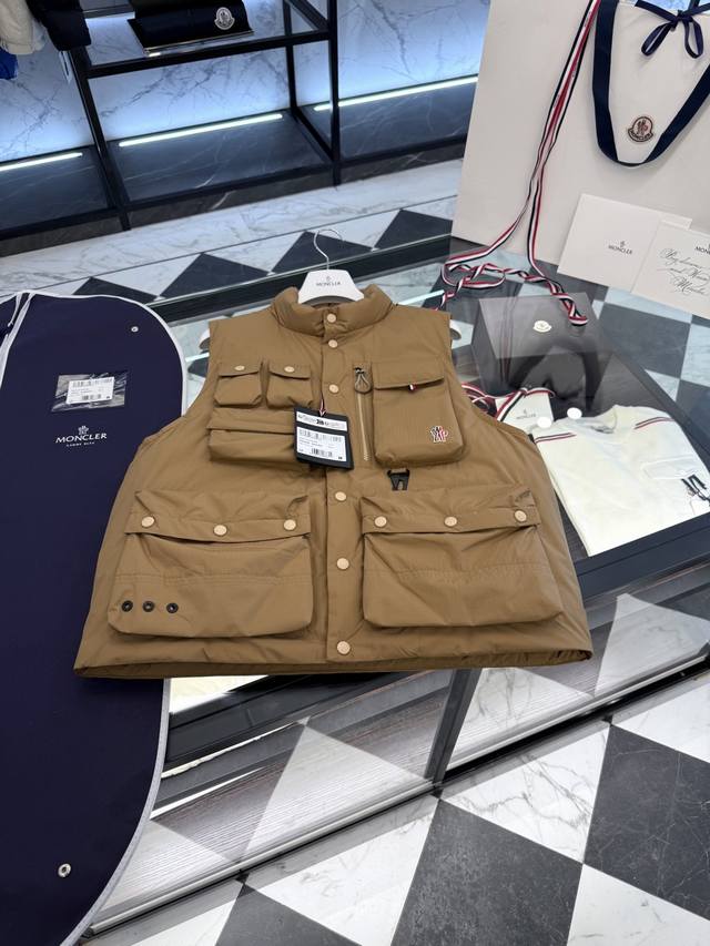Moncler Grenoble Tongass高端黑标系列羽绒马甲.科技功能型面料.更多细节实拍.