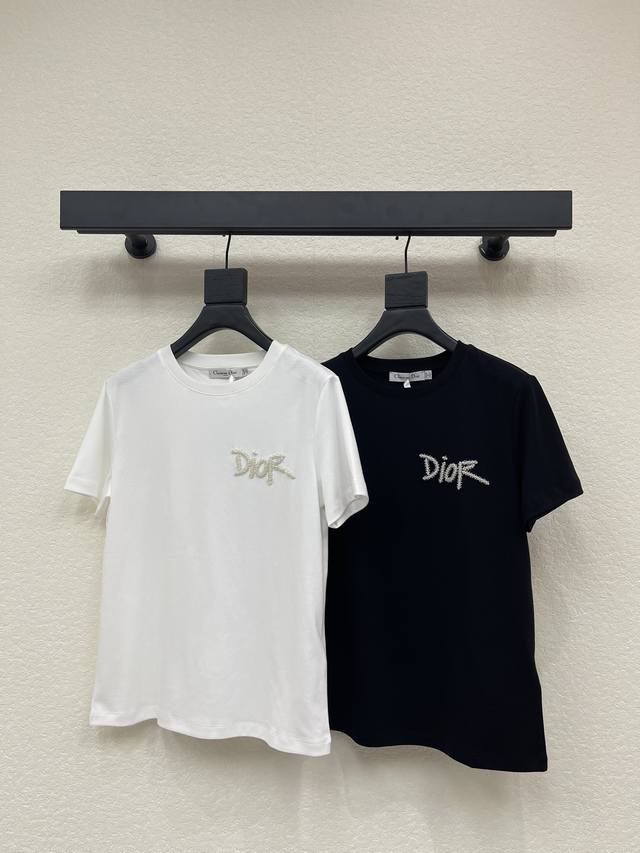 Dio*26早春新款精致订钻短袖T恤 高订面料 亲肤透气舒适 标志性字母图案低调奢华 减龄少女时代！白富美必备神器！ 经典版型百搭不挑人 强烈推荐自留款！ 做工