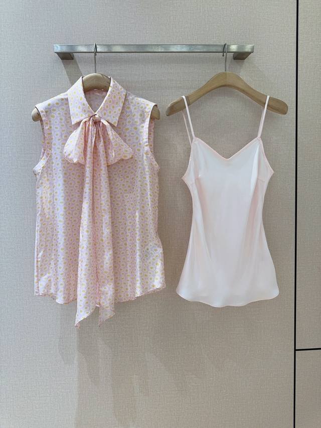 Guc*C*I New Sale Off 新品推荐 小稚菊花翻领重磅真丝无袖衬衫真的太高级了 花卉灵感自于大自然野稚菊生机勃勃之际，饰有蝴蝶结飘带内设有吊带细节