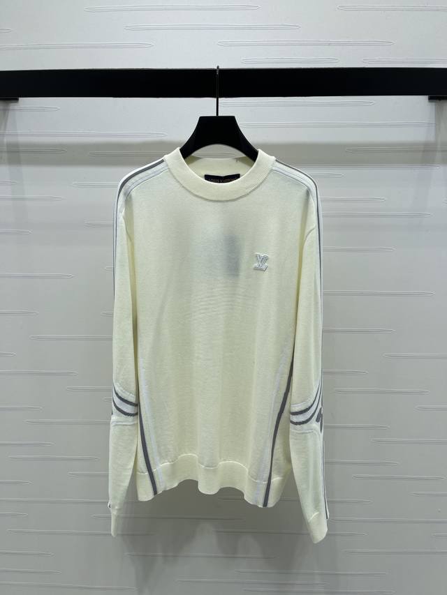 上新原单高端品质Louis Vui*Ton 2025秋冬最新系列！滑雪系列 四叶草圆领套头毛衣！定制进口羊毛针织材质 穿着舒适保暖 宽松廓形＋三条杠设计，运动感