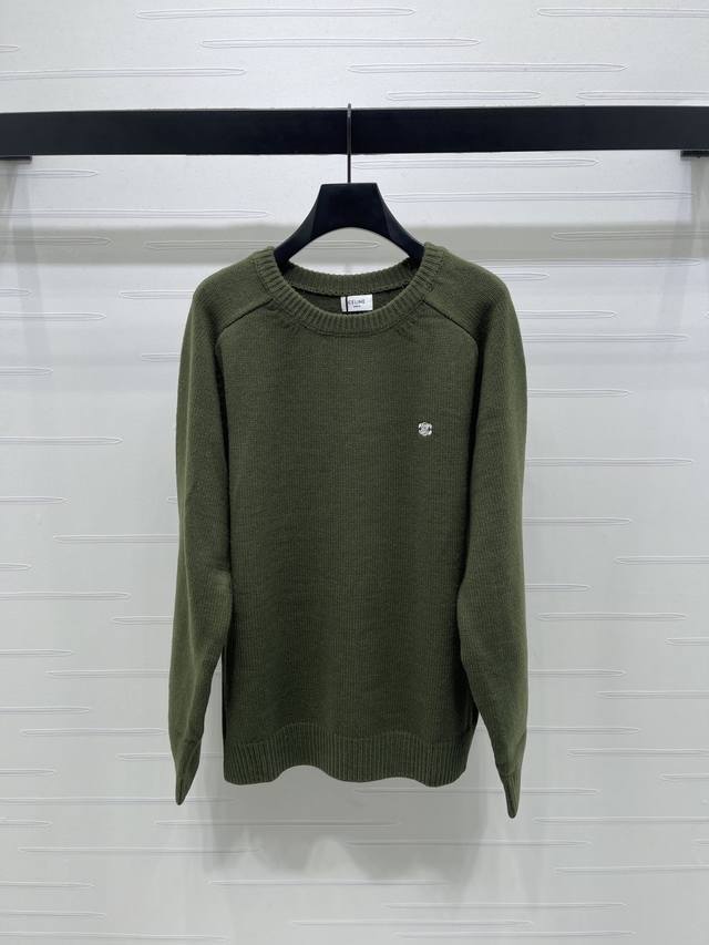 上新原单高端品质 Celin*2025秋冬最新系列！毛巾绣圆领套头毛衣！定制羊毛针织材质 质感高级 舒适柔软 圆领套头毛衣 领口袖口螺纹包边与衣摆相呼应 后背毛