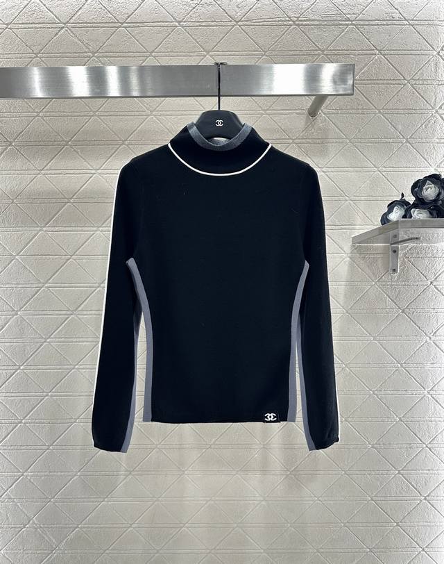 Chane*2025新品上架 小高领针织套头毛衣 25Coco滑雪系列#定制Yb羊毛纱线织造，质感细腻，穿搭舒适，小高领套头毛衣版型，以弹力坑条螺纹包边收窄，领