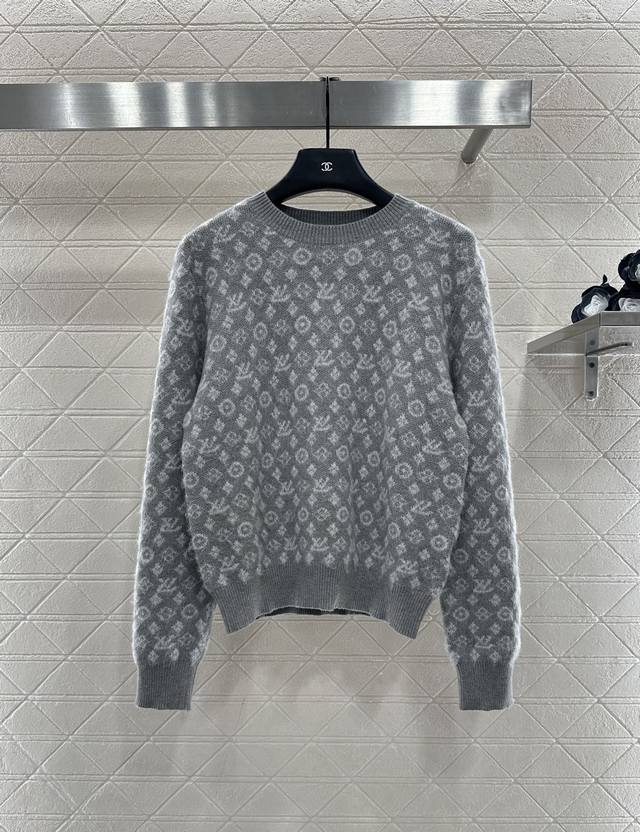 Louis Vuitto*2025新品上架 提花圆领套头毛衣 定制Yb羊毛针织材质，质感高级，舒适柔软，圆领长袖毛衣，领口袖口螺纹包边与衣摆相呼应，大身满铺四叶