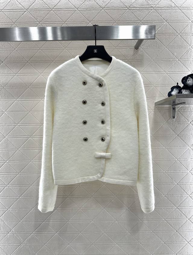 Chane*2025新品上架 圆领毛呢洋装外套短裙套装 25Coco滑雪系列#定制Yb进口羊毛呢材质，肌理明显，品相高级，双排扣圆领洋装外套，开模黑银配色纽扣开