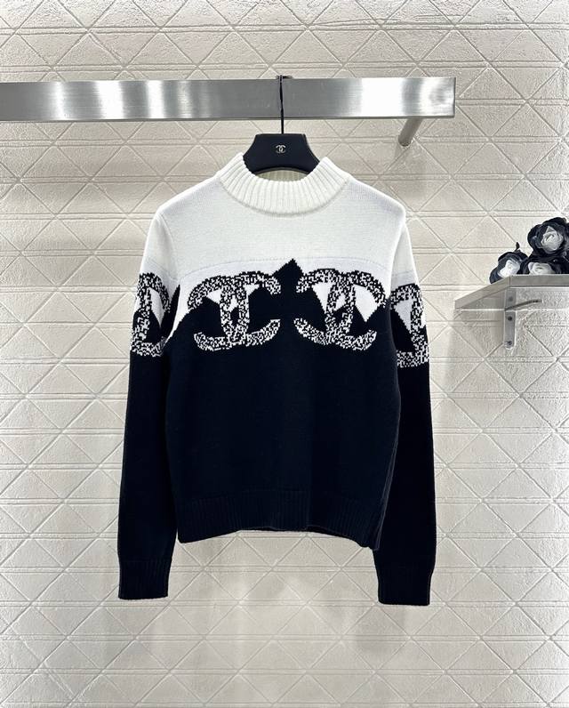 Chane*2025新品上架 提花针织套头毛衣 定制Yb羊毛纱线织造，质感细腻，穿搭舒适，宽松套头毛衣版型，以弹力坑条螺纹包边收窄，胸前以锯齿波浪做分界线，上白