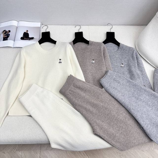 独家款 Rl 25Ss 早秋最新款针织套装 小熊刺绣毛衣+松紧腰直筒裤 精致美感 整体给人感觉特别的简约大气 一套搭配起来给你人一种温柔美丽动人的感觉 颜色跟版