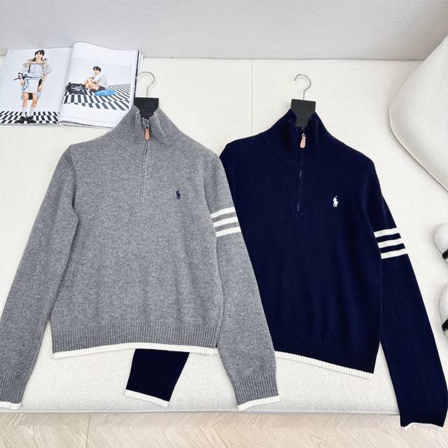 独家款 Rl 25Ss 秋冬最新款立领半开襟毛衣必备减龄的学院风～～比较日常百搭的款式 包容性很强不挑身材 手臂经典条纹设计 ～精美不容错过的休闲单品 三色现货