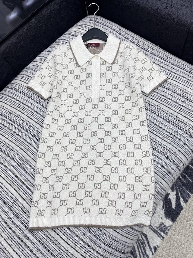 爆款现货 原单品质 Gucc*｜25新品短袖翻领针织裙 精致常规版型上身巨显瘦！定制最新提花工艺 低调奢华！ 时髦精必备单品解锁所有穿搭！ 认准我家品质！经典单
