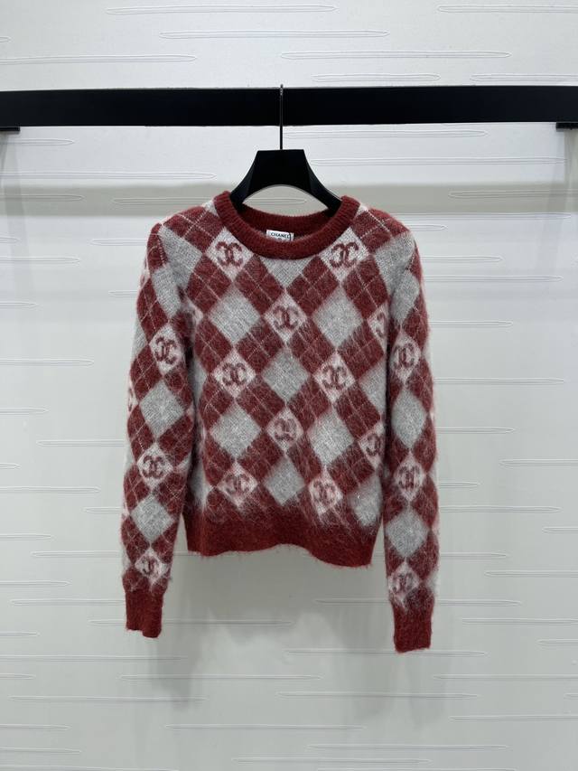 上新原单高端品质 Chane* 2025秋冬最新系列！圆领格纹套头毛衣！定制羊毛马海毛纱线织造 质感高级 舒适柔软 圆领长袖毛衣剪裁 密实粗针毛感明显 御寒防风