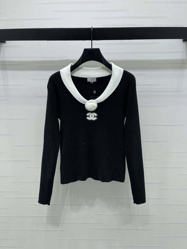 上新原单高端品质 Chane* 2025秋冬最新系列！黑白撞色针织长袖！定制进口羊毛材质 柔软舒适 经典黑白配色＋V领设计，优雅又高级计。柔软针织面料，秋冬穿超