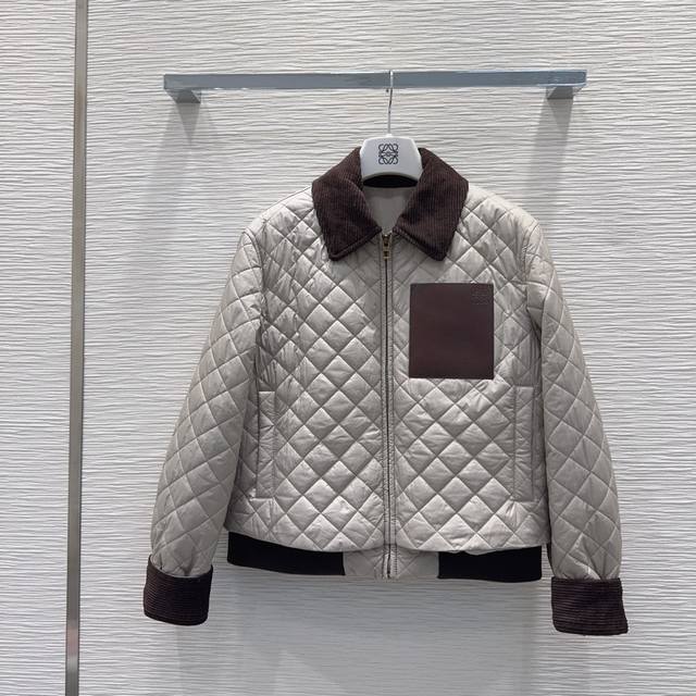 Loe W*E2025Fw最新时尚外套 经典又有型 自带气场 面料质感很奈斯 时髦又高级 颜色超级正 上身显白又显瘦 自带酷帅感的系列 走路都带风上身气场全开