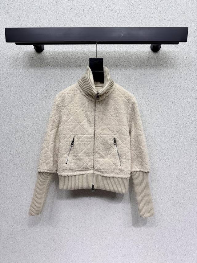 D家环保羊羔毛双面穿外套 进口材质 穿着舒适 更具有型 一款完全不挑人穿着的衣型 高品质 尺码Sml.