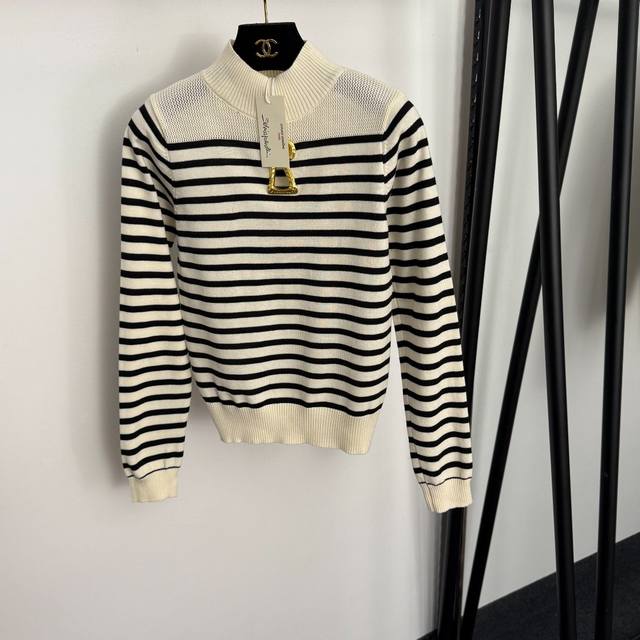 款号20257205 Schiaparelli*新款 镂空金属钥匙孔装饰 拼色条纹半高领长袖针织打底衫，黑色，红色，咖色， 均码：胸围74，袖长60，长52；重