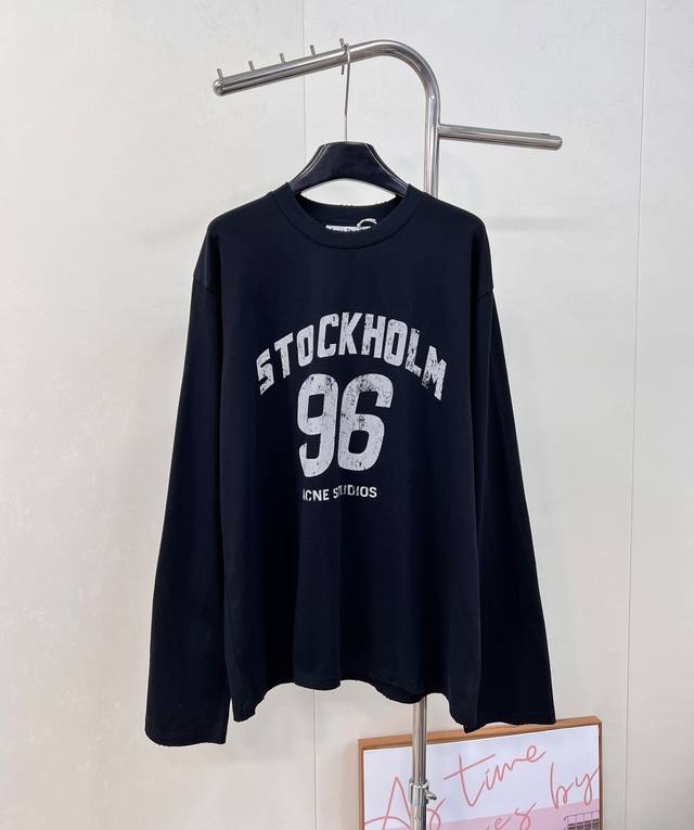 Acne Studios2025新款圆领字母印花长袖上衣，定制Yb斜纹全棉材质，质感细腻，穿搭舒适弹力，宽松圆领上衣裁剪，呈现包容显瘦视觉效果，整件成衣胸前做旧