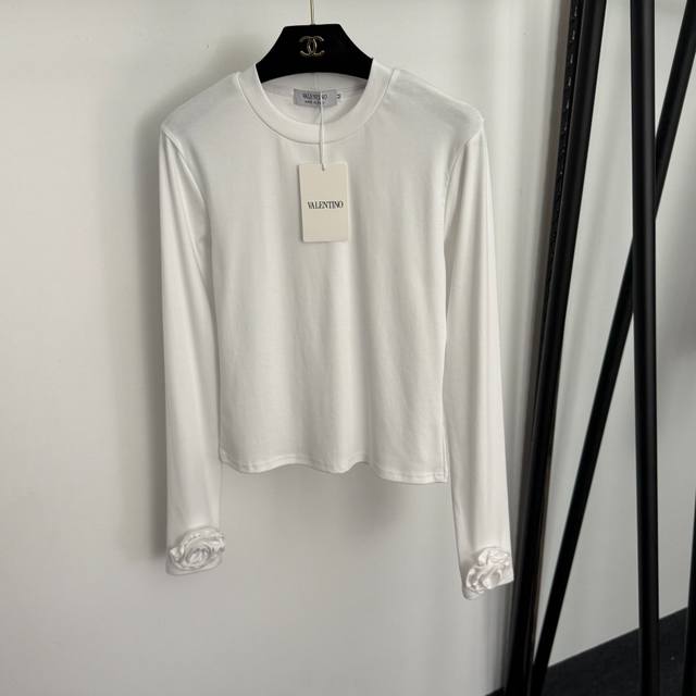 款号20256574 Valentin*新款 立体花朵袖口纯棉百搭长袖T恤打底衫，白色，红色，咖色，黑色，S-Xl， M码：肩宽37，胸围82，袖长63，长52