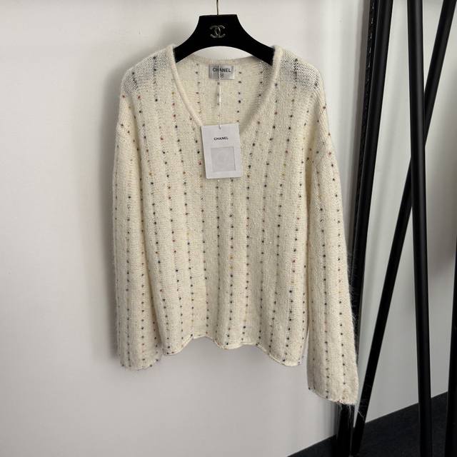 款号20257148 Chane*新款 闪耀亮片镶嵌 彩色波点呢子V领长袖马海毛套头针织衫，杏色，咖啡色， 均码：肩宽56，胸围116，袖长53，长59；重量：