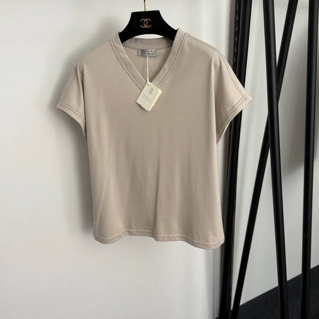 款号20257143 Brunello Cucinell*Bc新款 珠链装饰V领短袖T恤，杏色，黑色，Sml， M码：胸围94，袖长24，长59；重量：0.16