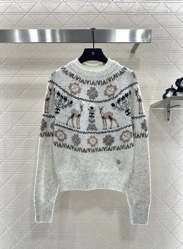 Chane*2025新品上架 重工钩花圆领套头毛衣 25Coco圣诞滑雪系列#定制Yb羊绒针织材质，质感高级，舒适柔软，圆领长袖毛衣，领口袖口螺纹包边与衣摆相呼