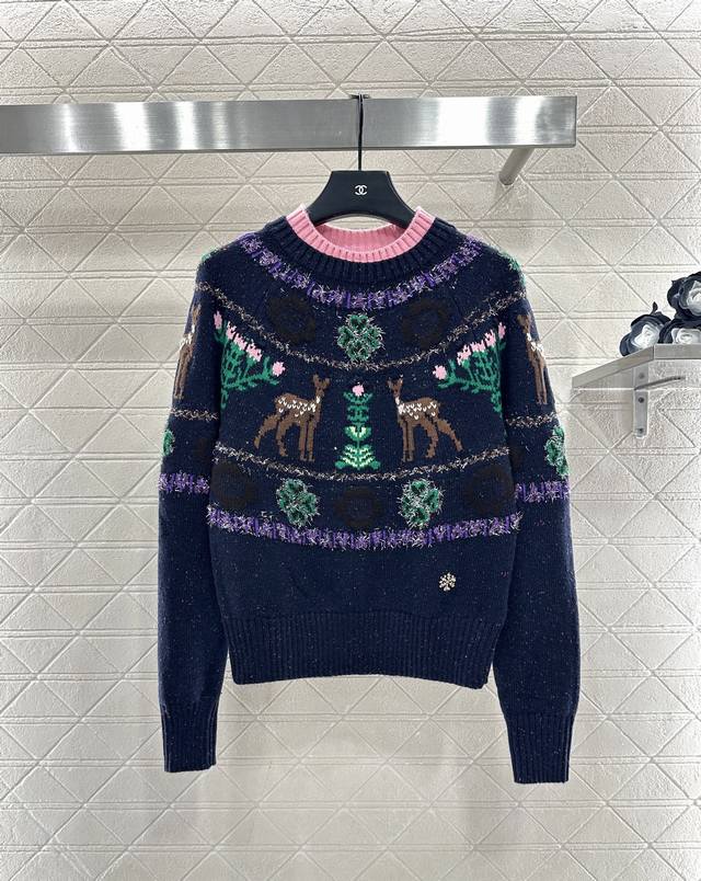 Chane*2025新品上架 重工钩花圆领套头毛衣 25Coco圣诞滑雪系列#定制Yb羊绒针织材质，质感高级，舒适柔软，圆领长袖毛衣，领口袖口螺纹包边与衣摆相呼