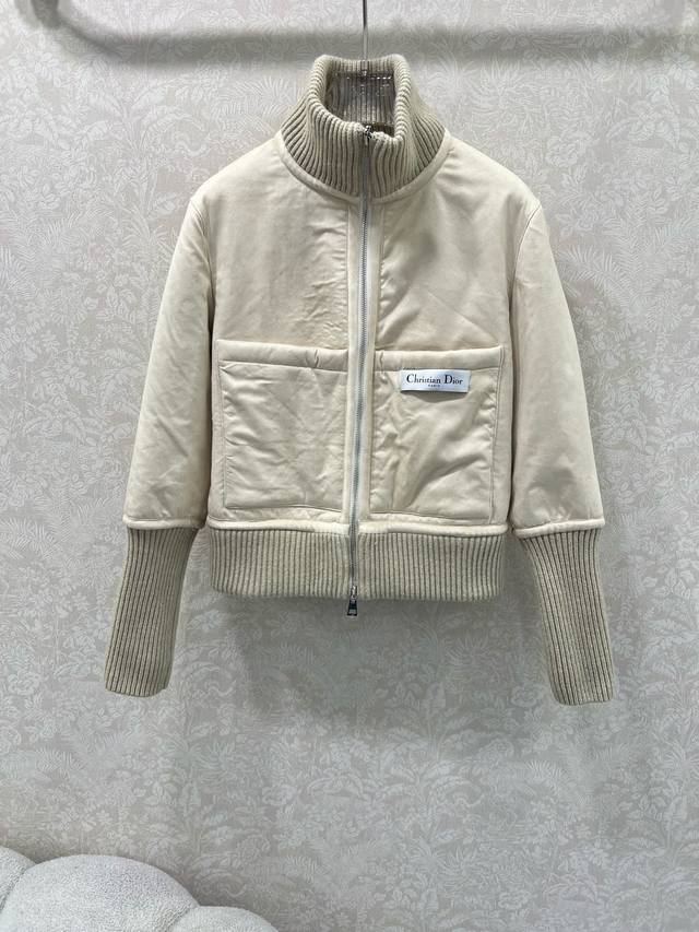 双面Dio*25新款两面穿环保再生毛夹克外套 定制Yb进口材质，质感细腻，穿搭舒适，立领拉链夹克外套，两面穿设计理念，一面藤格纹羊羔毛，颗粒明显毛绒保暖，一面麋