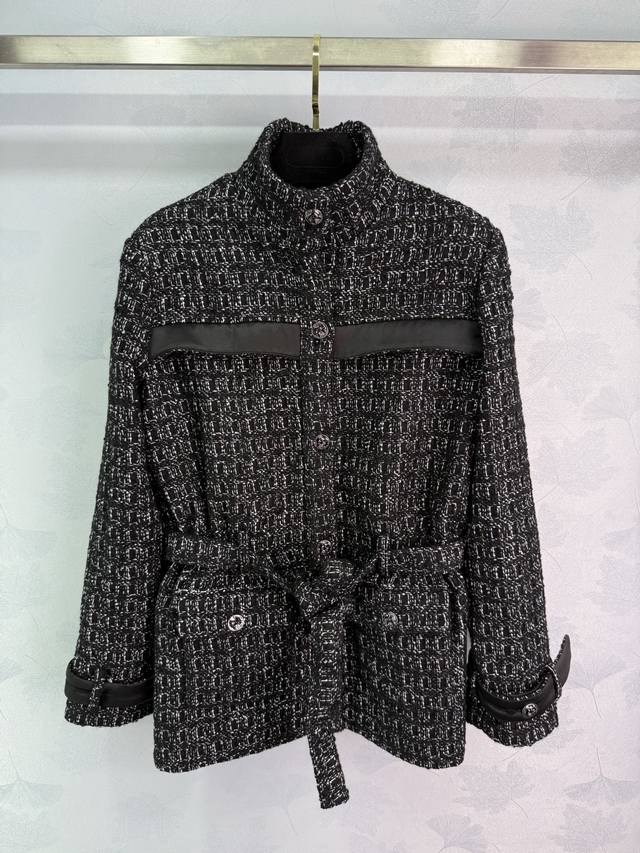 Cha*El 25K高级手工坊系列 黑色立领腰带花呢夹克外套丨独家Yb开发！高版出品！甄选黑银混纺粗花呢面料，纱线交织出细碎闪银肌理，自带低调光泽；立领版型适配