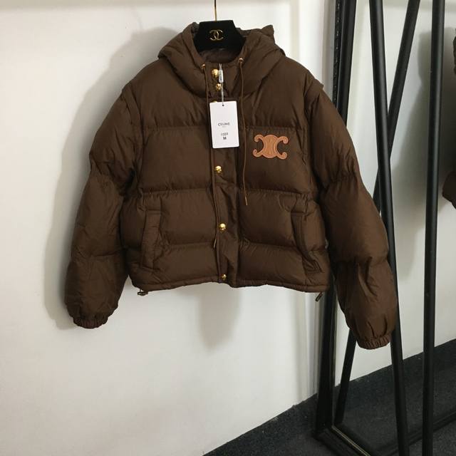 款号 7709 Celin*新款 胸前皮标Logo长袖连帽棉服 面包服外套，袖子可拆成马甲，米白色，黑色，咖啡色，Sml， S码；肩宽44，胸围120，袖长61