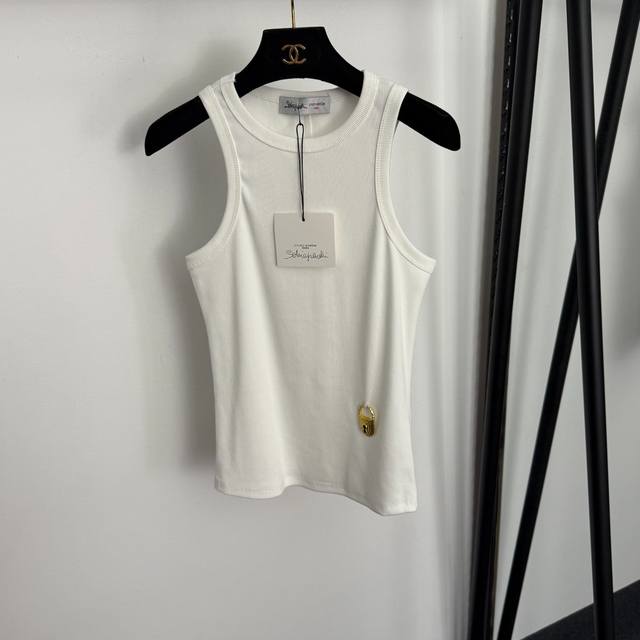 款号20257101 Schiaparelli*新款 金锁头金属装饰坑条修身纯棉背心，白色，黑色，Sml， L码：胸围72，长55；重量：0.155Kg .