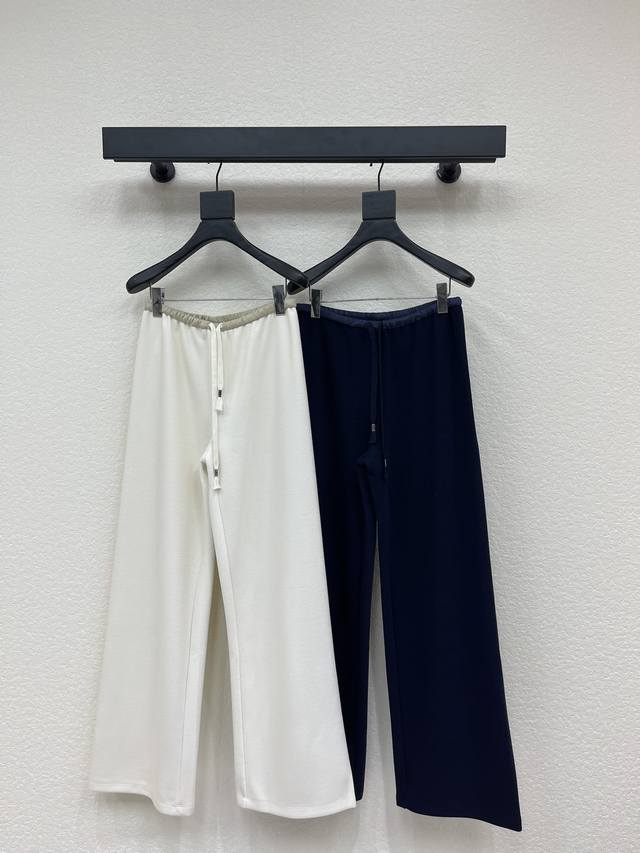 Chane*25新款捆边抽绳阔腿长裤。定制Yb进口羊毛混纺材质，面料柔挺舒适，垂顺有型，高腰抽绳阔腿长裤版型，利用拼接面料包裹抽绳外侧，捆边碰撞设计装点腰身线条