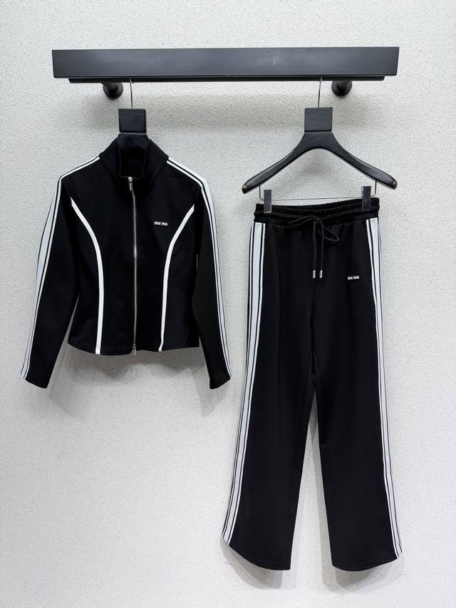 Miu家休闲套装 时髦低调气质又奢华高级！版型百搭不挑人，做工品质看细节。白富美必入！强烈推荐 高品质 尺码Sml.