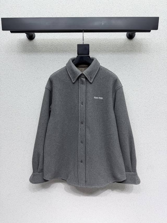 Miu家灰色羊毛呢休闲外套 干练利落时髦有致 日常穿搭推荐款 细节感在线 提升气质感必备单品 高品质 尺码Sml.