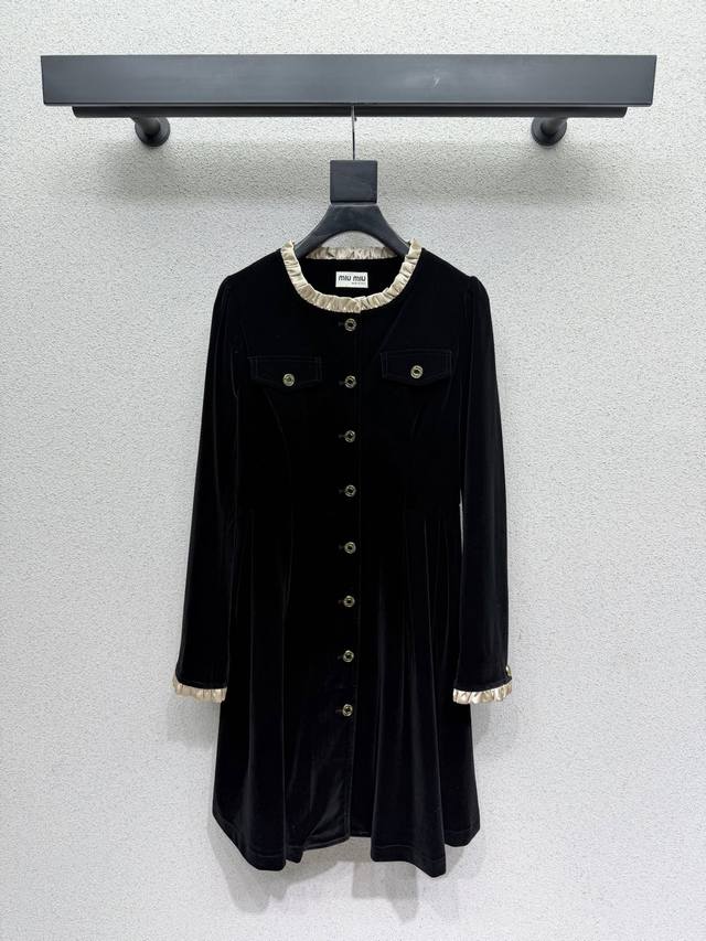 Miu家丝绒连衣裙 百搭不挑人 简约高级耐看实穿 定制面料 舒适亲肤 时尚休闲百搭不挑 高品质 尺码Sml.