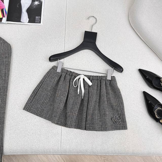 缪系少女穿搭 Miu 25Ss 秋冬最新款知性分子学院风花苞蓬蓬超短半裙秋冬氛围感单品 Yb开发的羊毛格纹人字纹面料 复古甜酷兼备减龄穿搭 不挑人版型上身巨显瘦