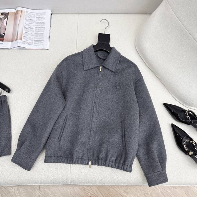 减龄缪系穿搭 Miu 25Ss 秋冬最新款纯手工制作双面尼羊毛套装宽松翻领外套+Mini半裙 优雅知性气质温柔 定制双面羊毛进口面料质感挺阔有型 不挑人版型气质