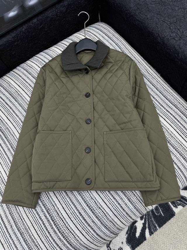 爆款现货 原单品质 Lp｜25秋冬专柜菱格针织翻领夹棉棉服外套 极简主义设计高级又时髦！以经典的版型演绎朋克风，整体轮廓分明，线条自然，内侧口袋增添时尚格调，