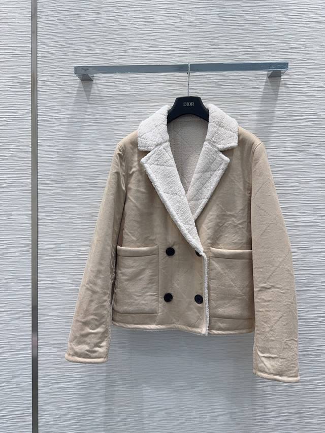 Christian Dio* 2025Fw新款外套 双面可穿 出货即爆单 特殊材质有肌理感 每个小细节都非常注重 恰到好处的高级感 立体剪裁 让成衣上身更为精致