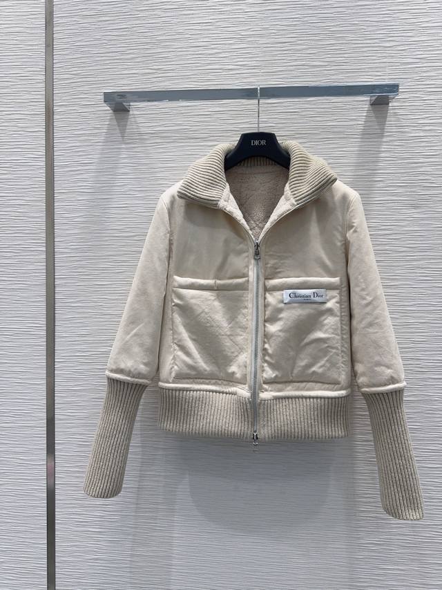 Christian Dio* 2025Fw新款外套 双面可穿 出货即爆单 特殊材质有肌理感 每个小细节都非常注重 恰到好处的高级感 立体剪裁 让成衣上身更为精致