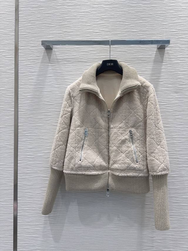 Christian Dio* 2025Fw新款外套 双面可穿 出货即爆单 特殊材质有肌理感 每个小细节都非常注重 恰到好处的高级感 立体剪裁 让成衣上身更为精致