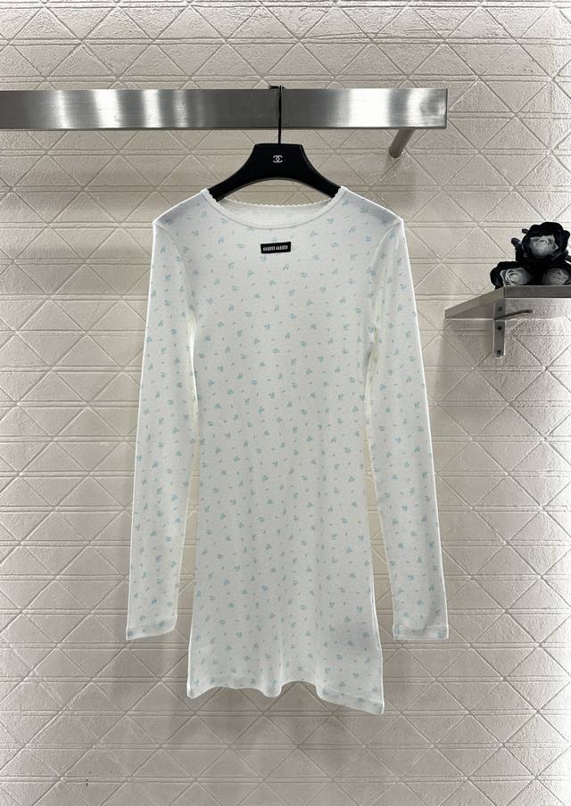 Miuni*2025新品上架 修身圆领碎花连衣裙 定制Yb斜纹全棉材质，清透舒适，弹力十足，圆领长袖连衣裙裁剪，领口袖口螺纹波浪花边包边，通体素色打底波点碎花满