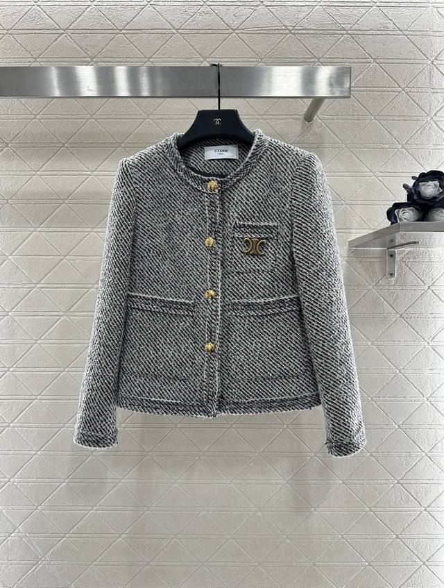 Celin*2025新品上架 圆领捆边编织花灰洋装 定制Yb进口粗纺羊毛呢材质，质感高级，品相十足，小圆领洋装外套版型，正肩垫肩设计贴合人体，更显身姿纤细挺拔，