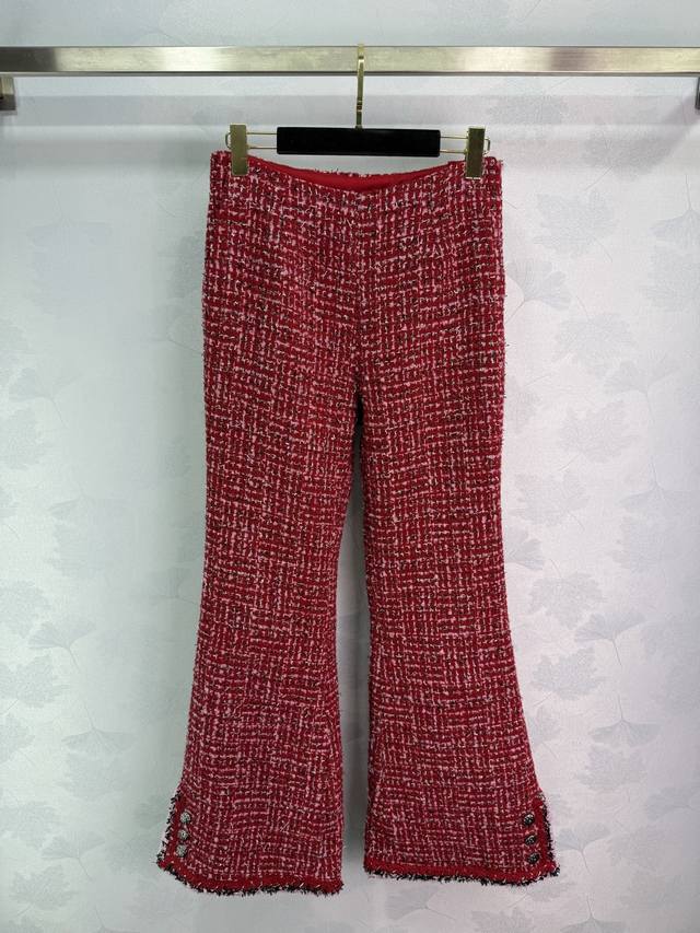 Chane*2025早秋新款高腰编织微喇长裤 定制Yb进口粗纺羊毛呢材质，质感高级，品相十足，高腰编织长裤版型，立体裁剪设计贴合人体，更显身姿纤细挺拔，裤腿呈现