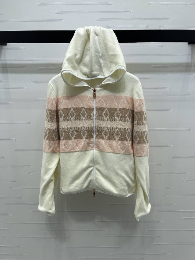 上新原单高端品质 Moncle*2025秋冬最新系列！菱格提花连帽开衫！定制羊毛纱线织造，质感细腻，舒适好穿，连帽针织开衫剪裁，大身以菱格纹分布碰撞，打造文艺学