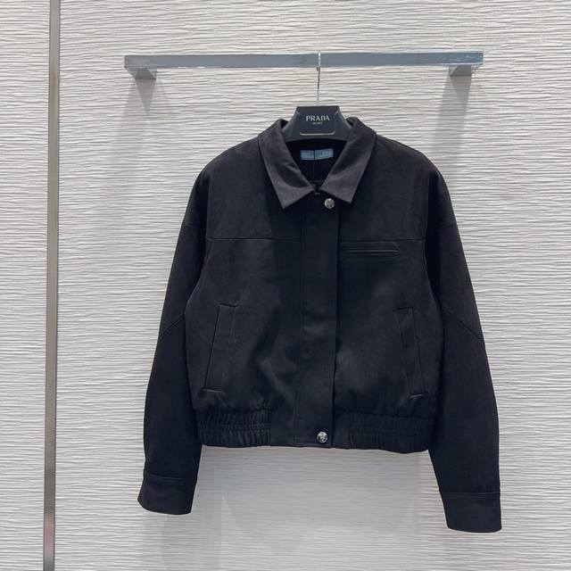 prad* 2025Fw新款外套 时髦度爆棚 高级定制钮扣 绝绝子的版型 随性洒脱！不旦颜色美，质感也敲好！精致又时尚 Sml S肩宽56.5 胸围105 后中