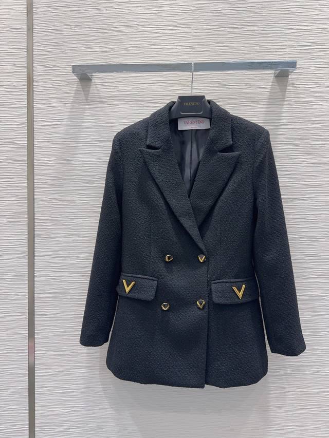 Valentin* 锁定2025Fw最新品百搭时尚外套 经典又有型 自带气场 面料质感很奈斯 时髦又高级 颜色超级正 上身显白又显瘦 自带酷帅感的系列 走路都带